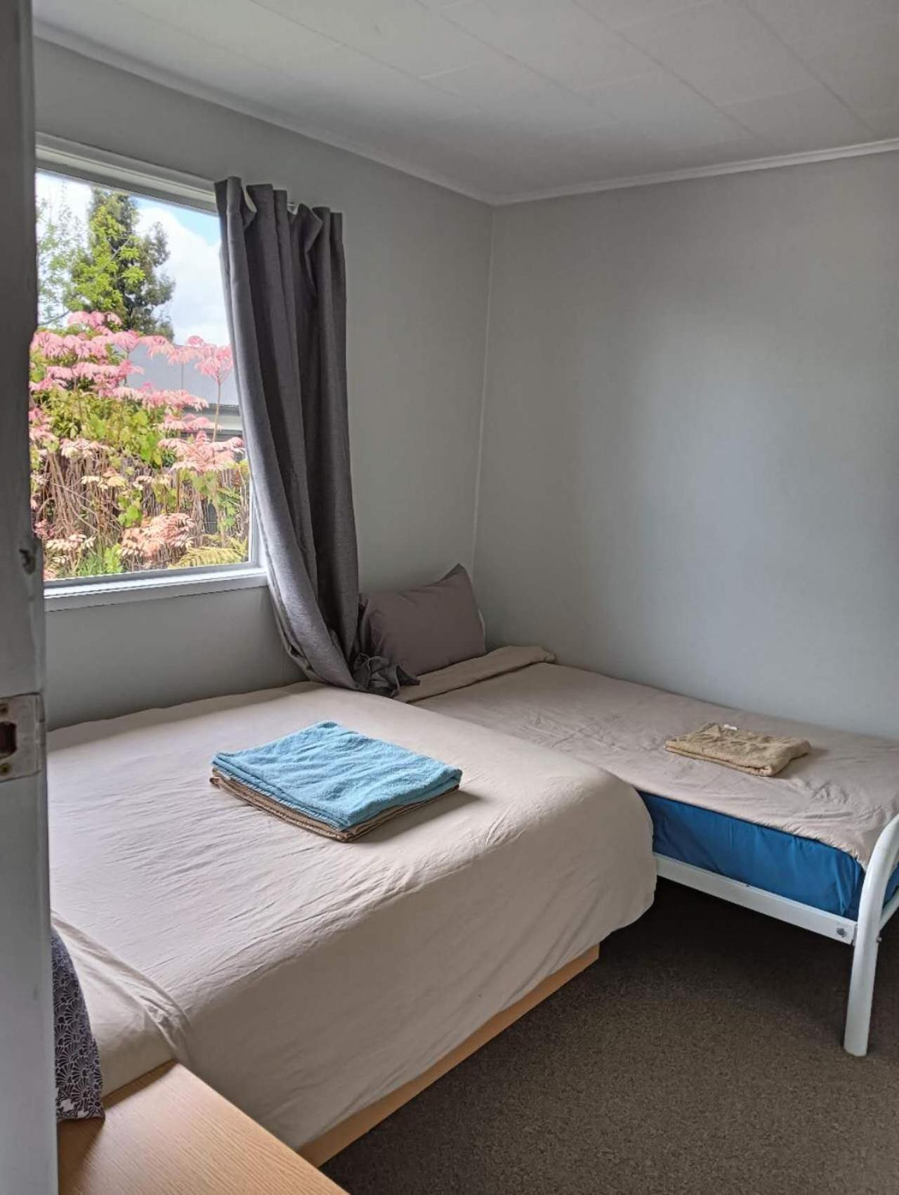 Three-Bedroom House A At 23 Mallard Drive, Selwyn Heights Rotorua Kültér fotó